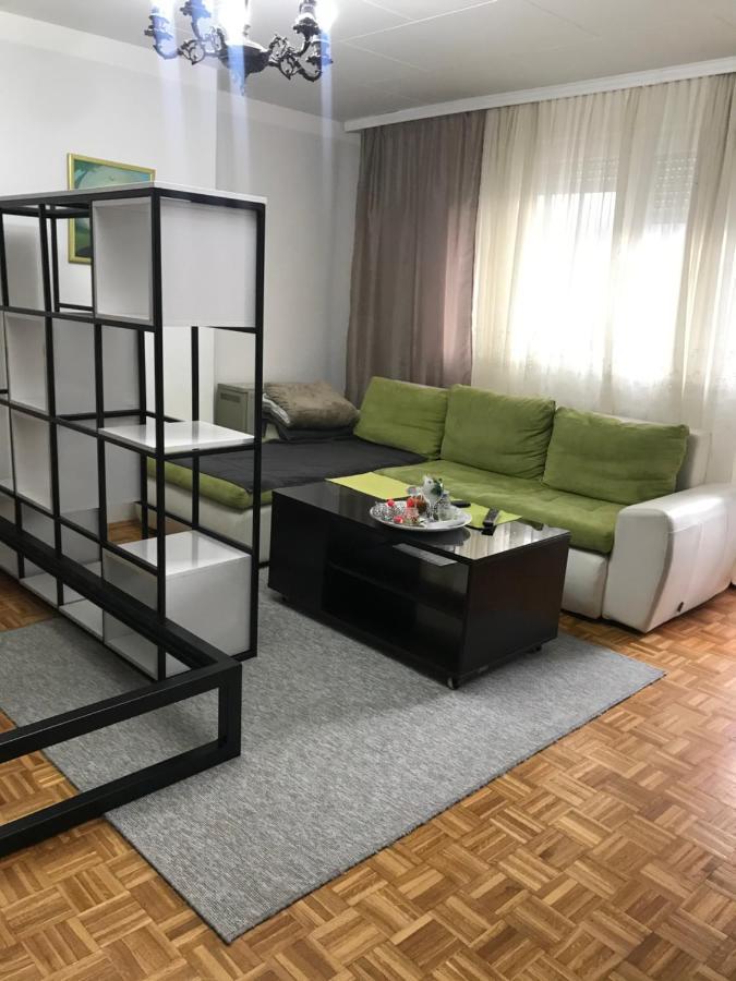 바냐루카 Dan I Noc 아파트 외부 사진